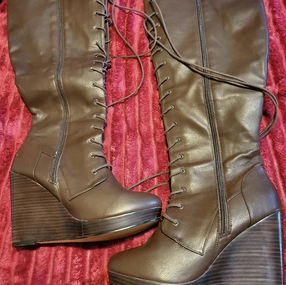 EUC: Torrid B Choco Knee Lace Combat Wedge Boot - Picture 11 of 17